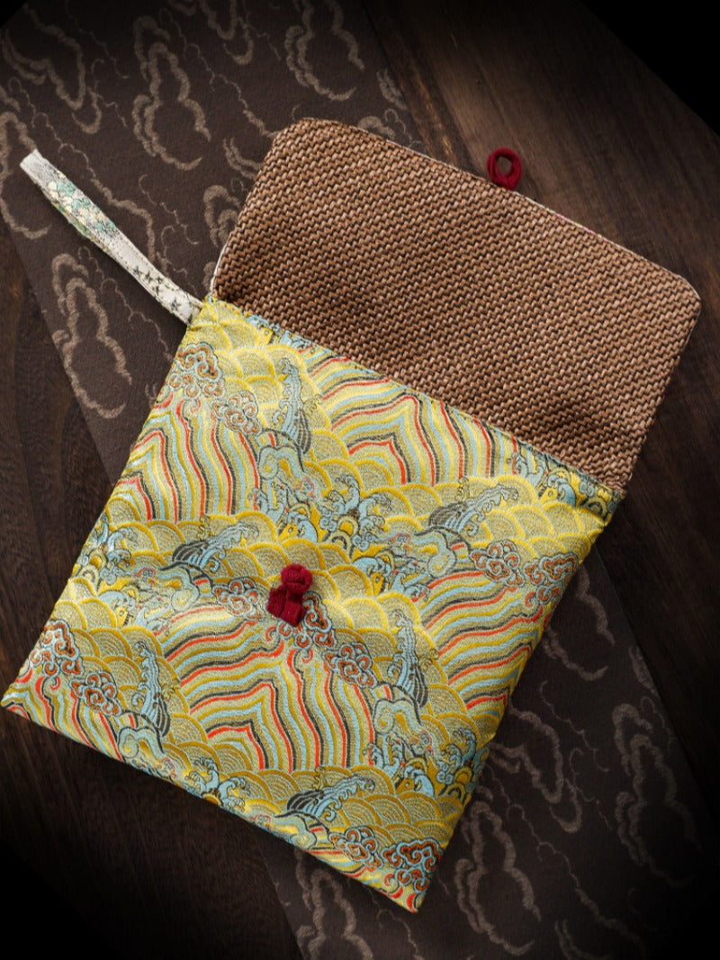 Handmade Tea Cake Flip-top Portable Bag / Tea Cake Gift Bag - YIQIN TEA HOUSE | yiqinteahouse.com | tea accessories, tea cake, teaware