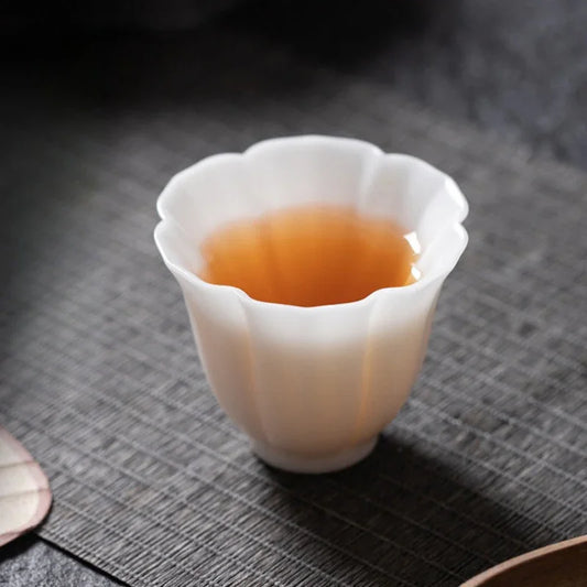ice-jade-white-porcelain-linghua-tea-cup-70ml-yiqin-tea-house-yiqinteahouse-com-2 - YIQIN TEA HOUSE 一沁茶舍 yiqinteahouse.com