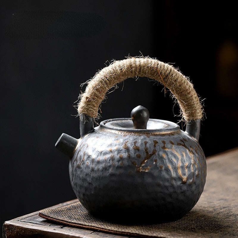 Retro Gilded Ceramic Hammer Pattern Tiliang Teapot | 鎏金复古陶瓷