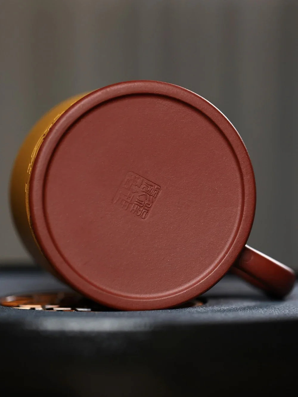 yixing-zisha-tea-mug-guanhai-tingtao-huangjin-duan-ni-zi-ni-500ml-yiqin-tea-house-yiqinteahouse-com-15 - YIQIN TEA HOUSE 一沁茶舍 yiqinteahouse.com