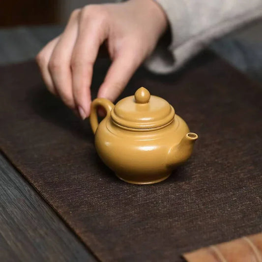 yixing-zisha-teapot-mini-xiao-ying-pot-huangjin-zhu-ni-110ml-yiqin-tea-house-yiqinteahouse-com-2 - YIQIN TEA HOUSE 一沁茶舍 yiqinteahouse.com