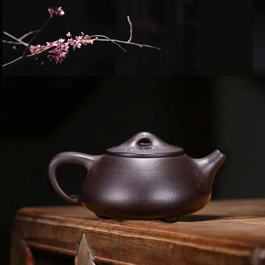 yixing-zisha-teapot-plum-blossom-shi-piao-hei-jin-sha-220ml-yiqin-tea-house-yiqinteahouse-com-2 - YIQIN TEA HOUSE 一沁茶舍 yiqinteahouse.com