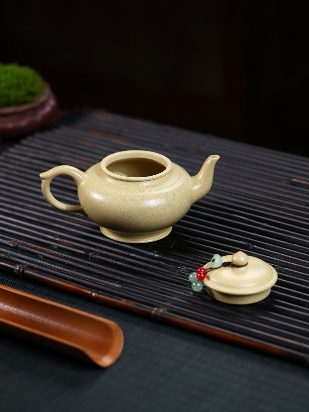 宜兴紫砂茶壶 [笑樱] (本山绿泥 - 210ml)
