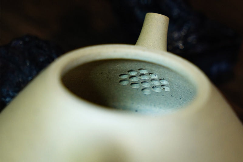 Théière Yixing Zisha entièrement faite à la main [Pot Ziye Shi Piao] (Bensan Lu Ni - 260 ml)
