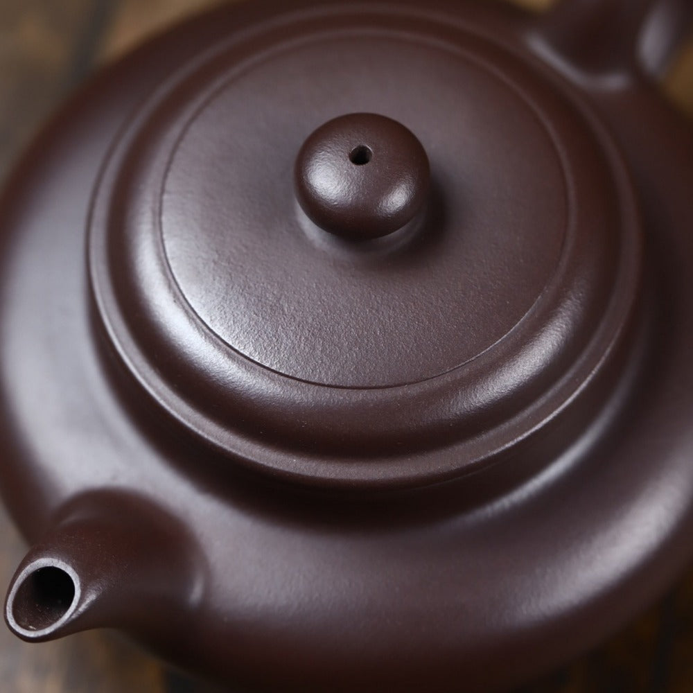 全手工宜兴紫砂茶壶[虚扁壶] (老紫泥- 190ml) – YIQIN TEA HOUSE 一沁茶舍