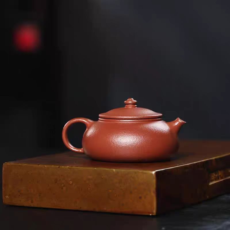 宜兴紫砂茶壶[寒江] (粗砂红降坡- 150ml) – YIQIN TEA HOUSE 一沁茶舍