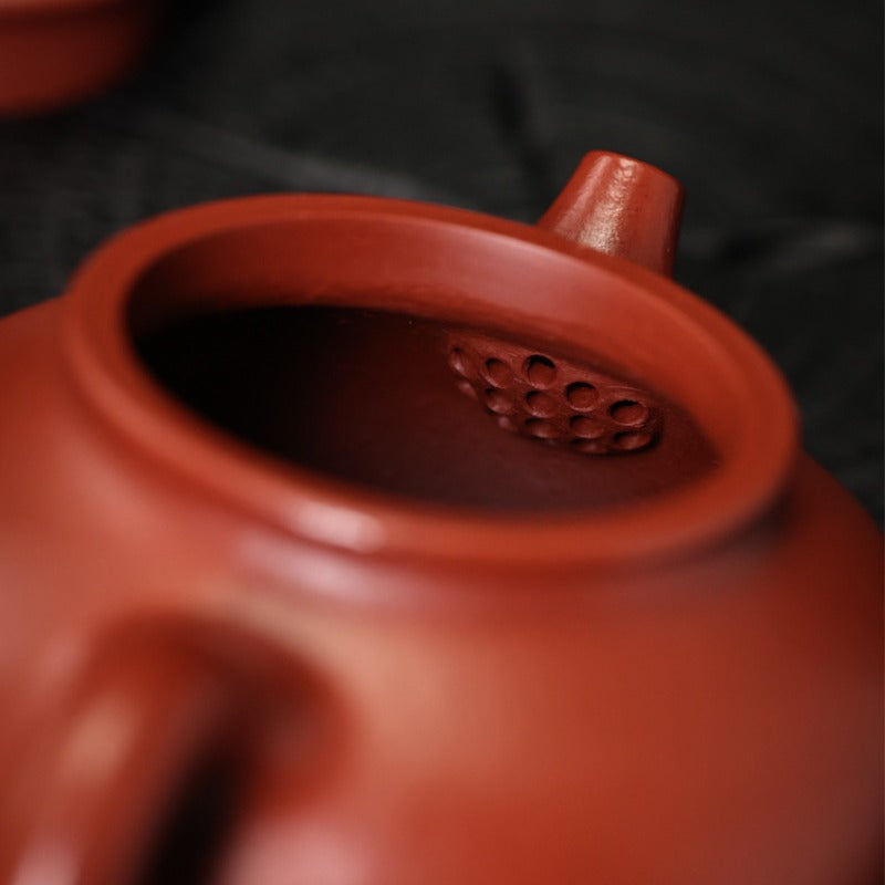 Tetera de arcilla Zisha de Yixing hecha totalmente a mano [Tetera Rong Tian] (Dahongpao - 130ml)