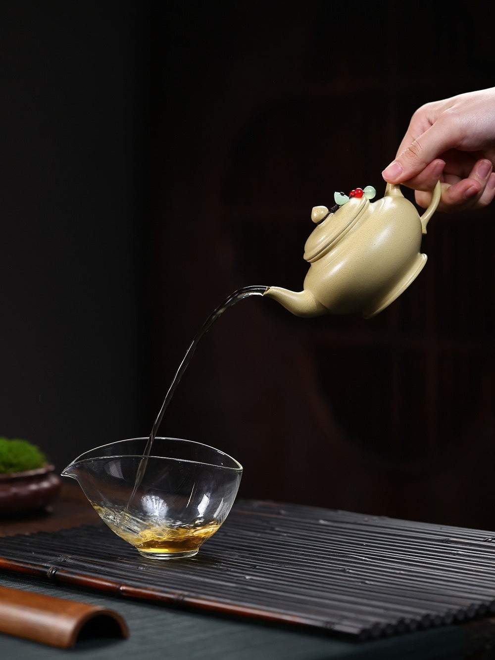 宜兴紫砂茶壶 [笑樱] (本山绿泥 - 210ml)