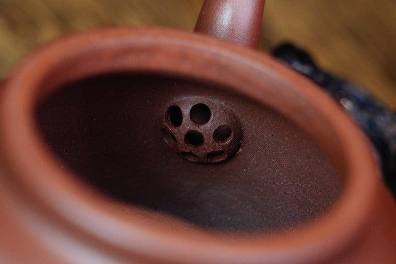 Théière Yixing Zisha entièrement faite à la main [Dabin Ruyi] (Di Cao Qing - 200 ml)