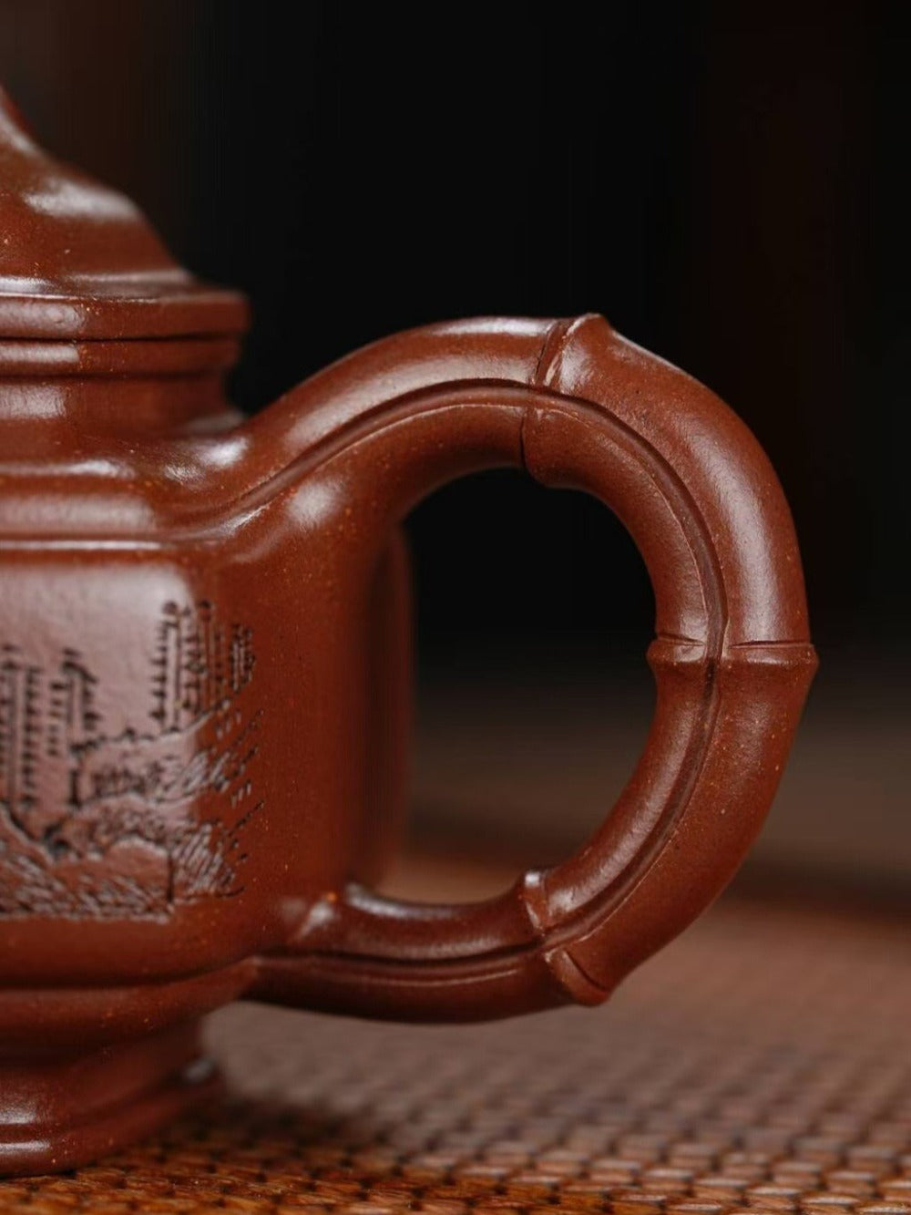 Vollhandgefertigtes Yixing Zisha Teekannen-Set [Liufang Zhu Gu Pot] (Di Cao Qing - 300ml)