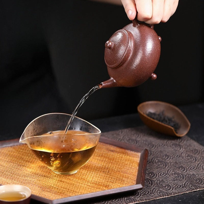 Théière Yixing Zisha entièrement faite à la main [trépied Shui Ping] (Tao Hua Ni - 210 ml)