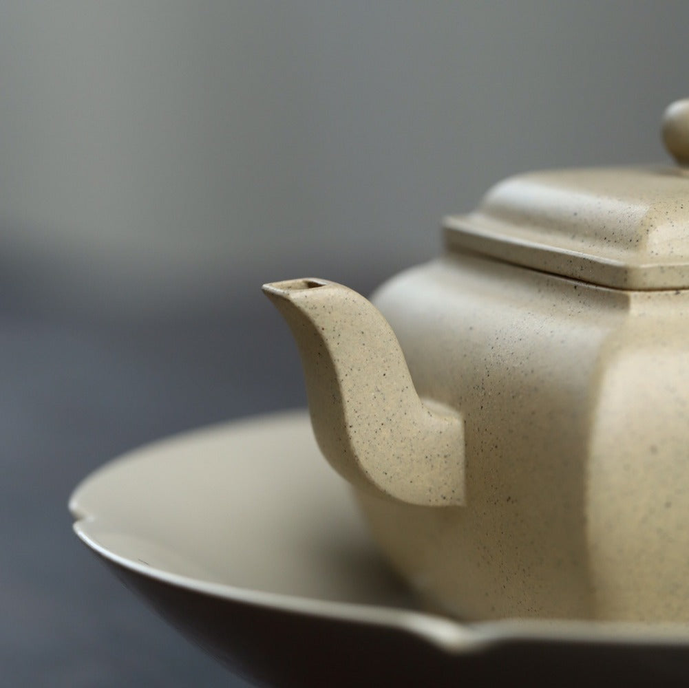 Full Handmade Yixing Zisha Teapot [Rong Fang Pot] (Bensan Lu Ni - 180ml)