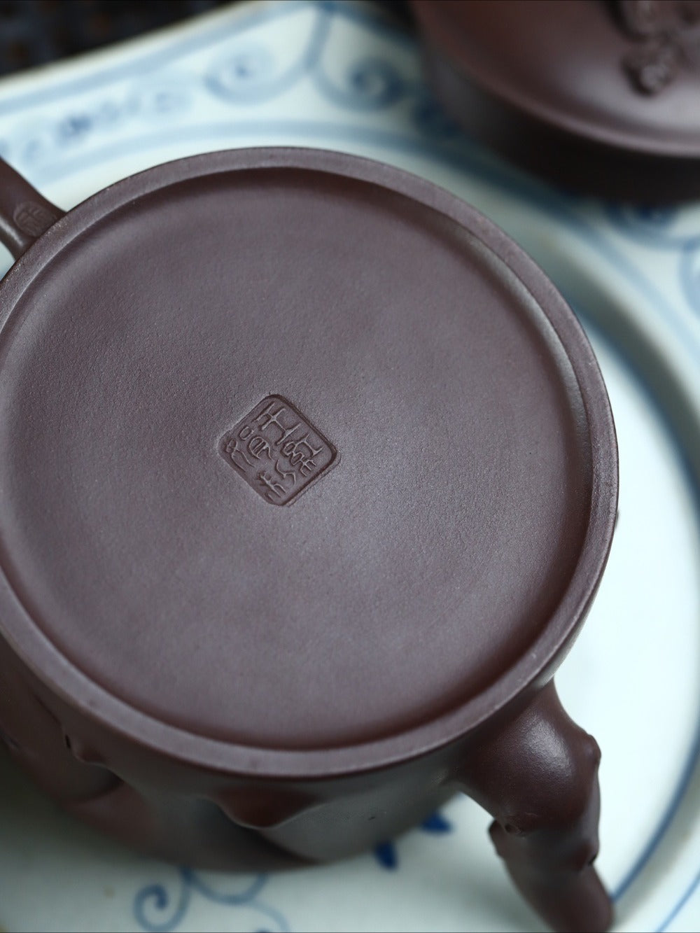 Full Handmade Yixing Zisha Teapot [Grape Stump Pot] (Lao Zi Ni - 180ml)