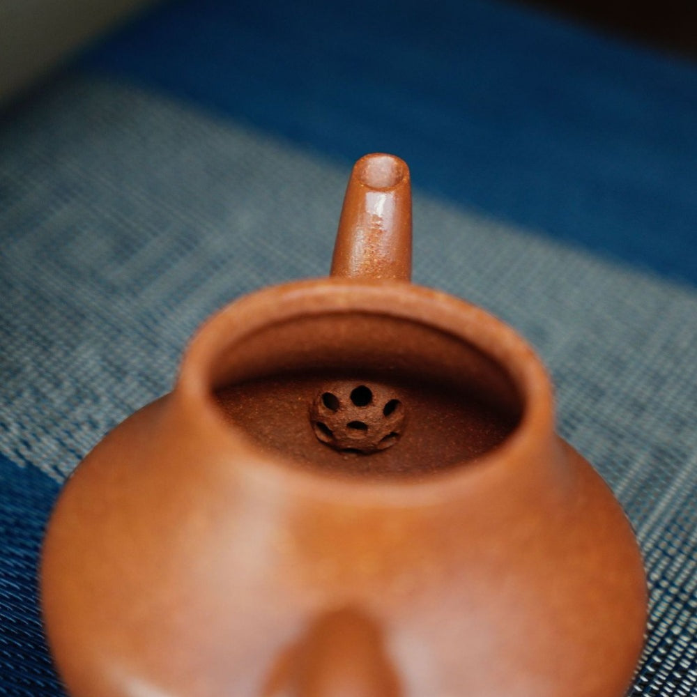 Full Handmade Yixing Zisha Teapot [Si Ting Pot] (Jiang Po Ni - 200ml)