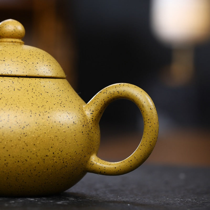 Yixing Zisha Teapot [Pear Pot 梨型壶] (Zhima Duan Ni - 180ml)