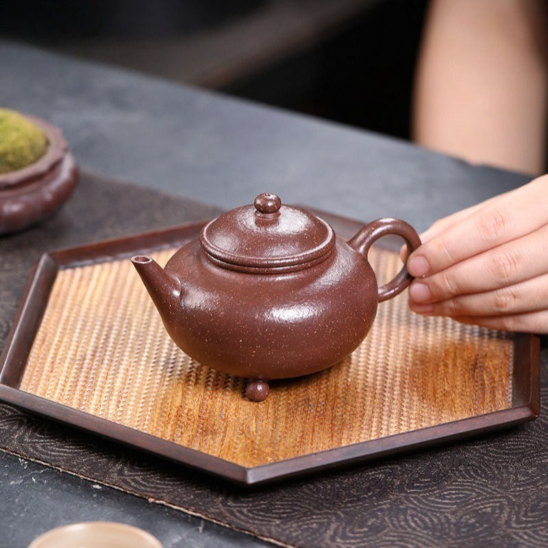 Théière Yixing Zisha entièrement faite à la main [trépied Shui Ping] (Tao Hua Ni - 210 ml)