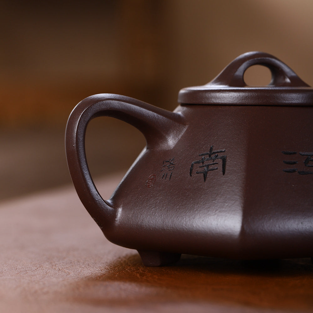 Yixing Zisha Teapot [Jiangnan Liufang Ziye Shi Piao 梦江南-六方子冶石瓢] (Zi Ni - 220ml)