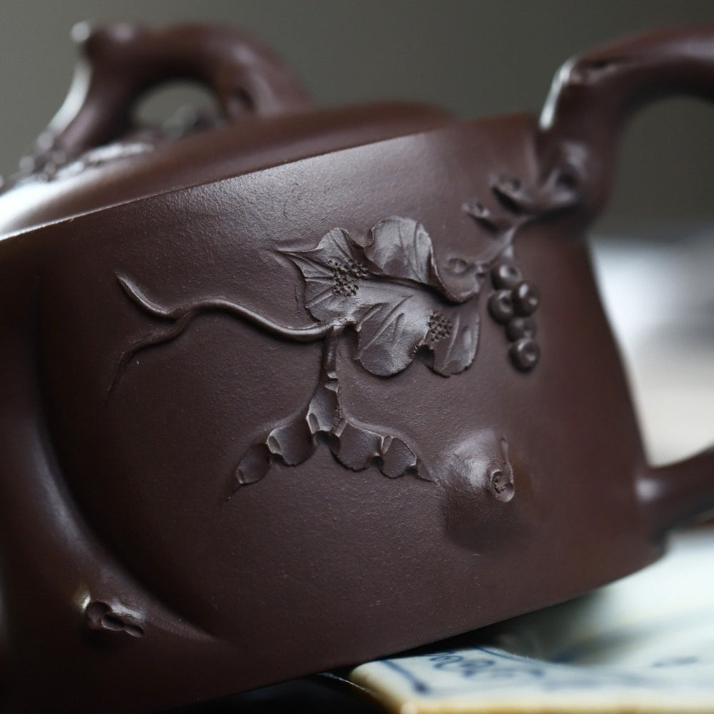 Full Handmade Yixing Zisha Teapot [Grape Stump Pot] (Lao Zi Ni - 180ml)