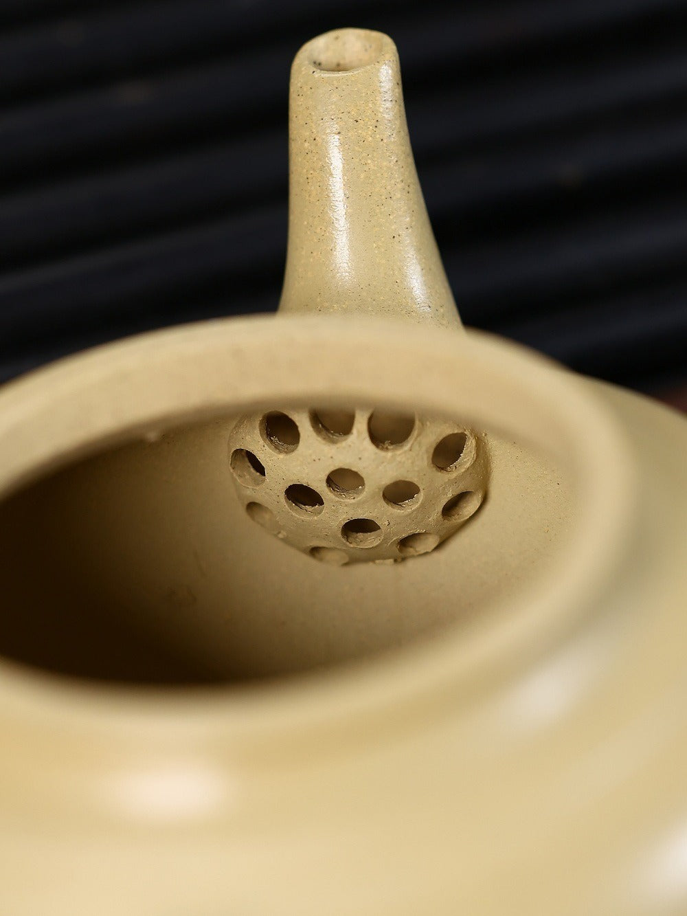 宜兴紫砂茶壶 [笑樱] (本山绿泥 - 210ml)