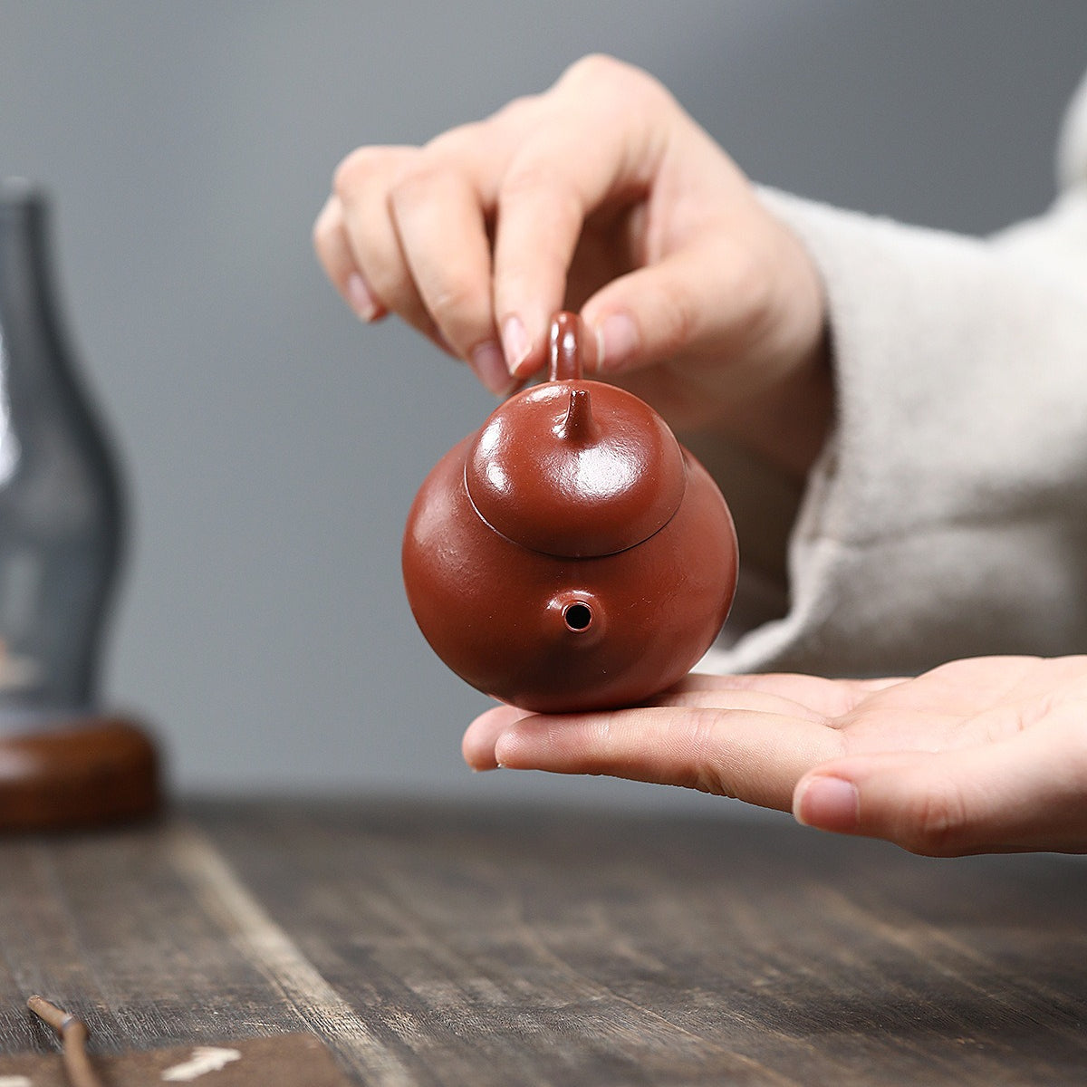 Yixing Zisha Teapot [Mini Eggplant Pot] (Wrinkled Skin Zhu Ni - 100ml)