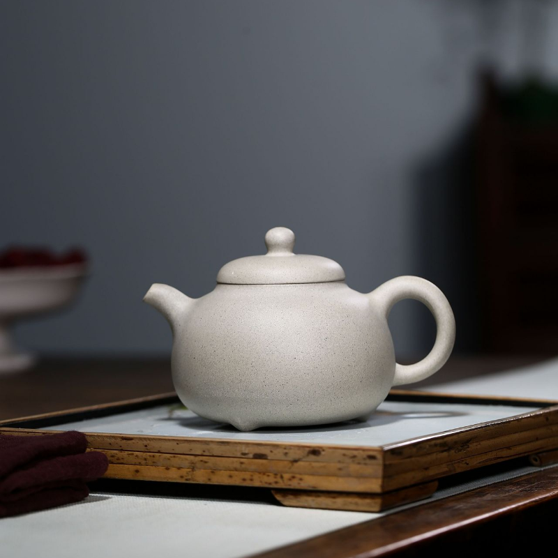 Yixing Zisha Teapot [3 Legs Ruding 三足乳鼎] (Bai Duan Ni - 290ml)