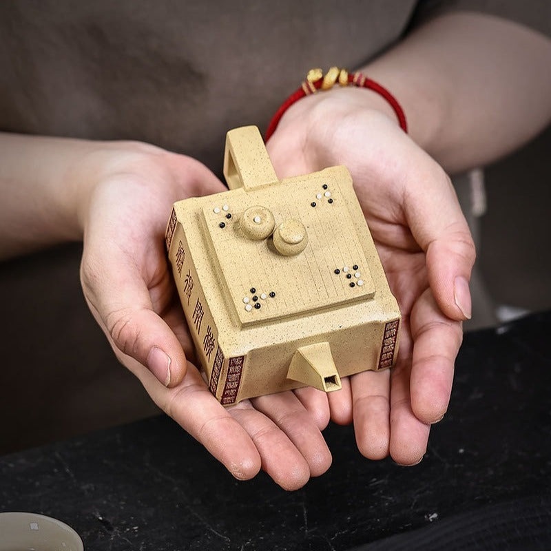 Full Handmade Yixing Zisha Teapot [Qikai Desheng] (Bensan Lu Ni - 145ml)