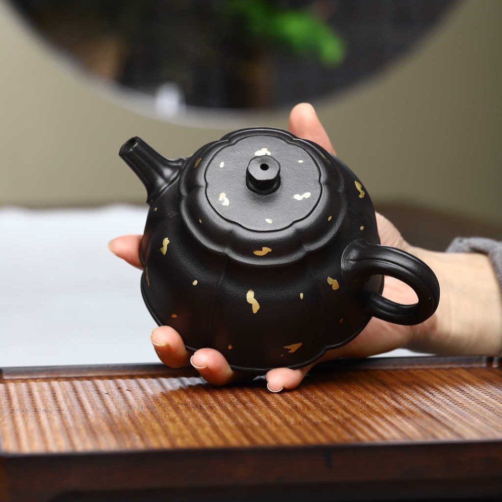 Tetera Yixing Zisha hecha a mano [Tetera de media luna dorada] (Shi Huang - 280 ml)
