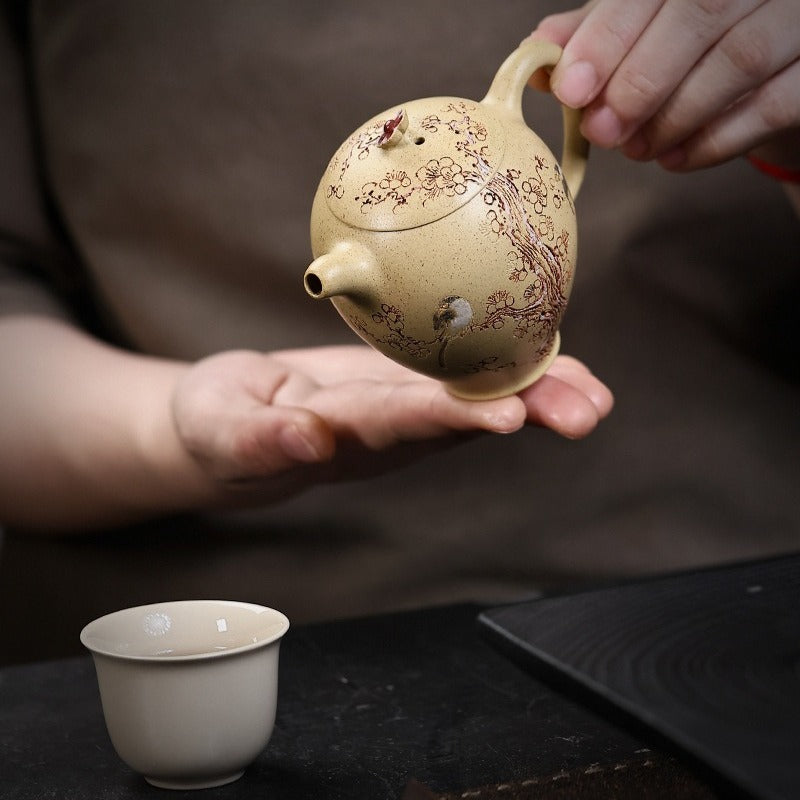 全手工宜兴紫砂茶壶 [踏雪寻梅] (本山绿泥 - 150ml)
