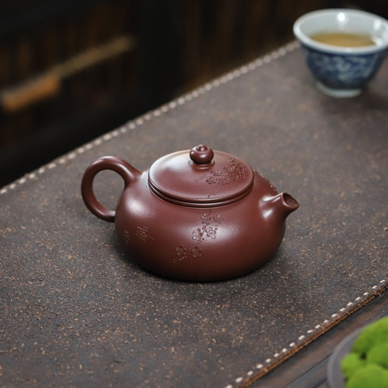 宜兴紫砂茶壶[梅花寒江] (紫朱泥- 250ml) – YIQIN TEA HOUSE 一沁茶舍