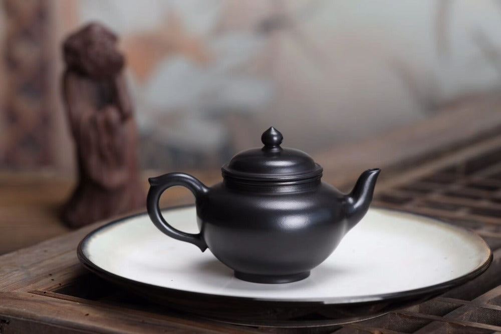 Full Handmade Yixing Zisha Teapot [Xiao Ying Pot] (Hei Ni - 220ml)