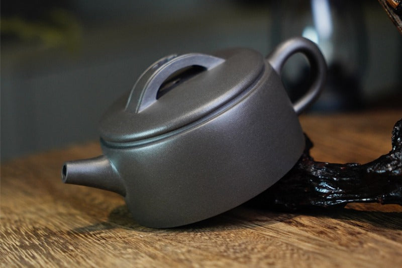 全手工宜兴紫砂茶壶 [汉瓦壶] (青灰泥 - 180ml)