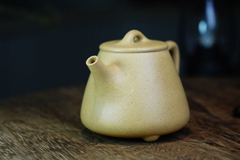 Théière Yixing Zisha entièrement faite à la main [Pot Gao Shi Piao] (Bensan Lu Ni - 210 ml)