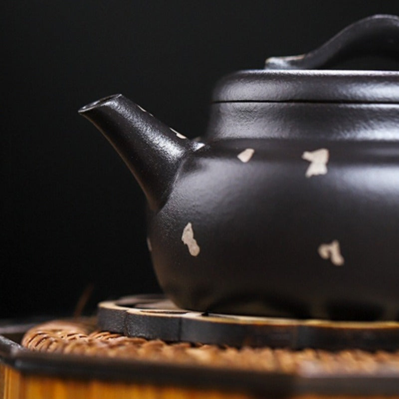Tetera Yixing Zisha completamente hecha a mano [Jin Zhi Yuye] (Hei Luo Lan - 150 ml)