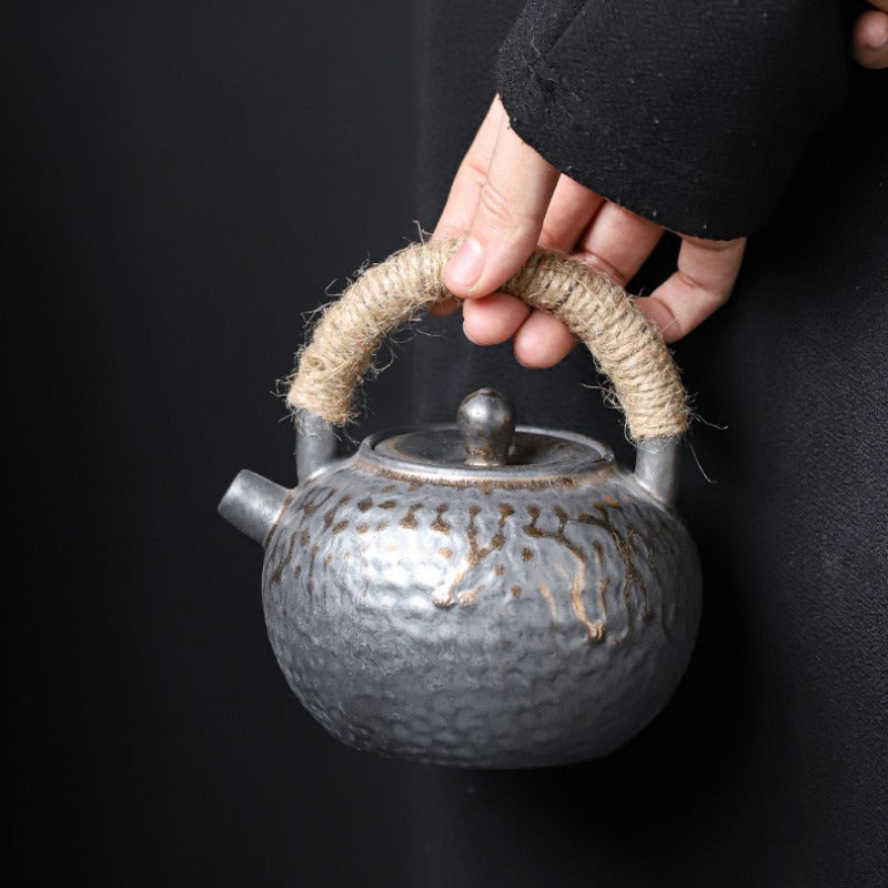 Retro Gilded Ceramic [Hammer Pattern Tiliang Teapot] 450ml