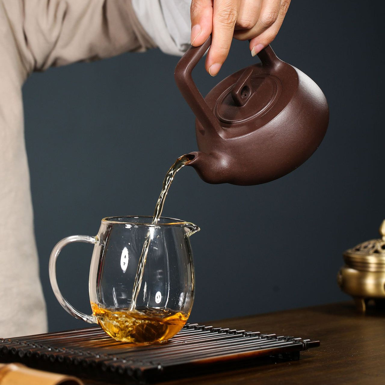 Yixing Zisha Teapot [Smooth & Fine Tiliang 一帆风顺提梁] (Zi Ni - 380ml)