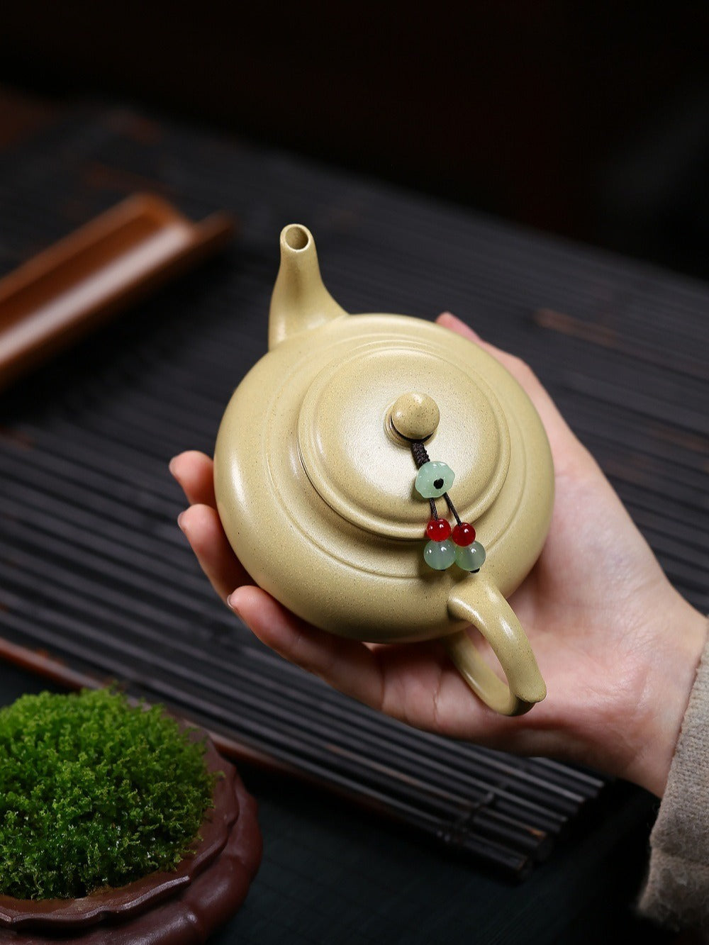 宜兴紫砂茶壶 [笑樱] (本山绿泥 - 210ml)