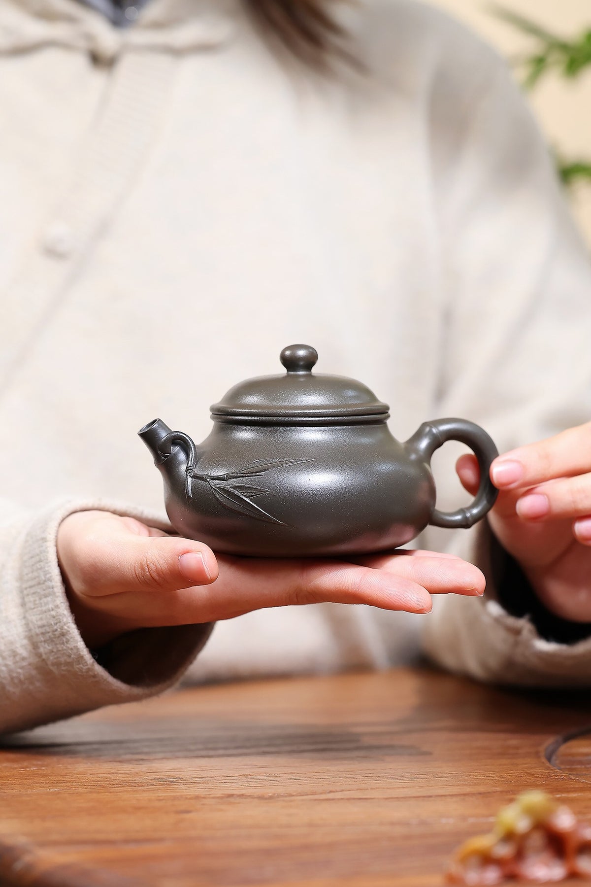 Yixing Zisha Teapot [Bamboo Leaf Rong Tian] (Reduction-fired Zhu Ni - 220ml)