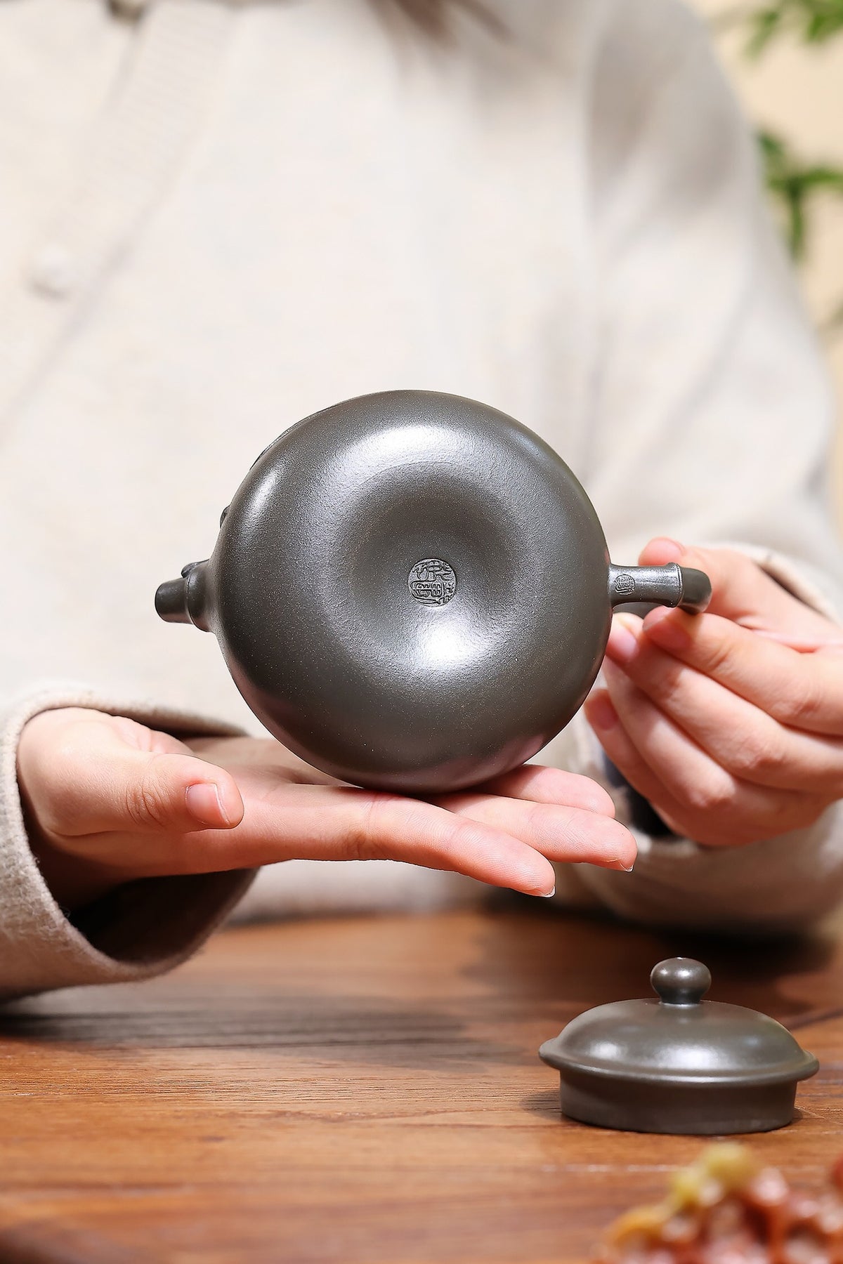 Yixing Zisha Teapot [Bamboo Leaf Rong Tian] (Reduction-fired Zhu Ni - 220ml)