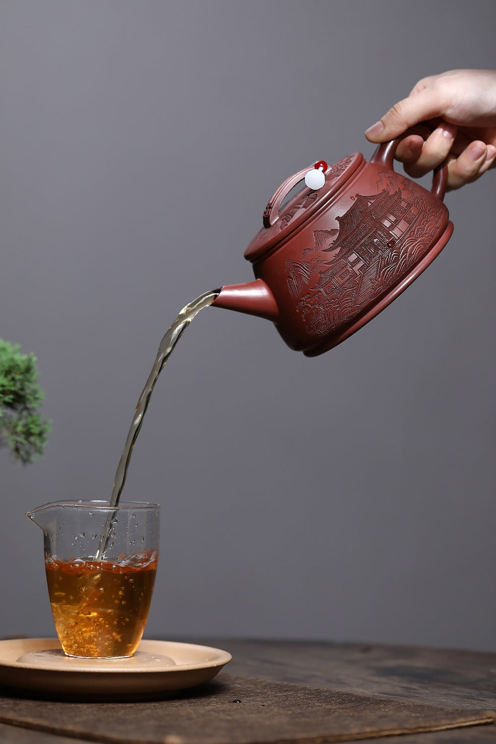 Yixing Zisha Teapot [Guan Jing Hanwa] (Hong Pi Long - 640ml)