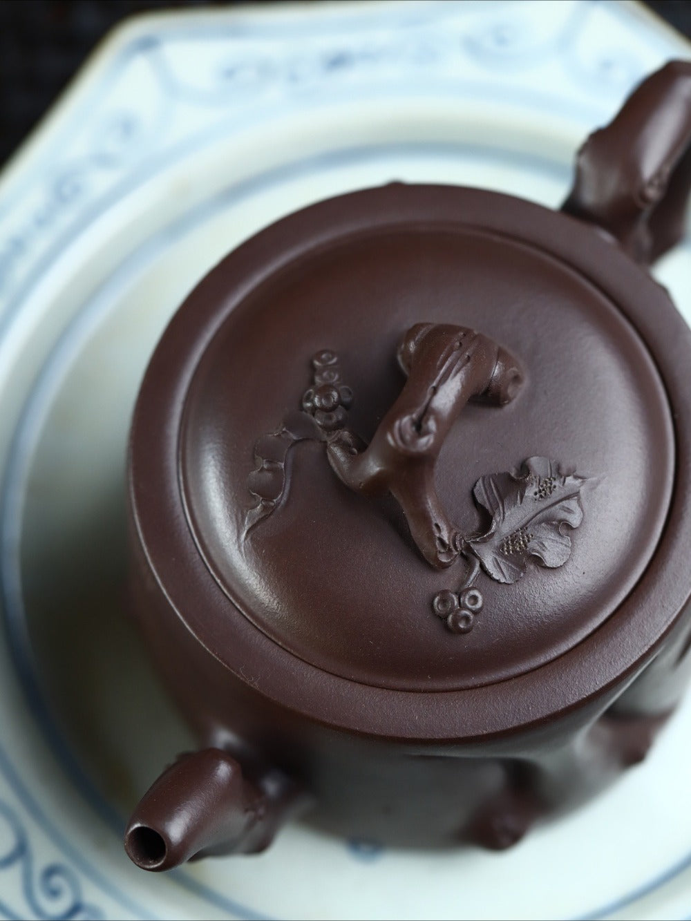 Full Handmade Yixing Zisha Teapot [Grape Stump Pot] (Lao Zi Ni - 180ml)