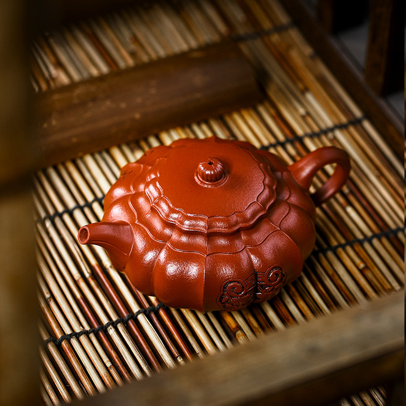 Full Handmade Yixing Zisha Teapot [Ling Hua Jin Wen] (Xiao Meiyao Zhu Ni - 230ml)