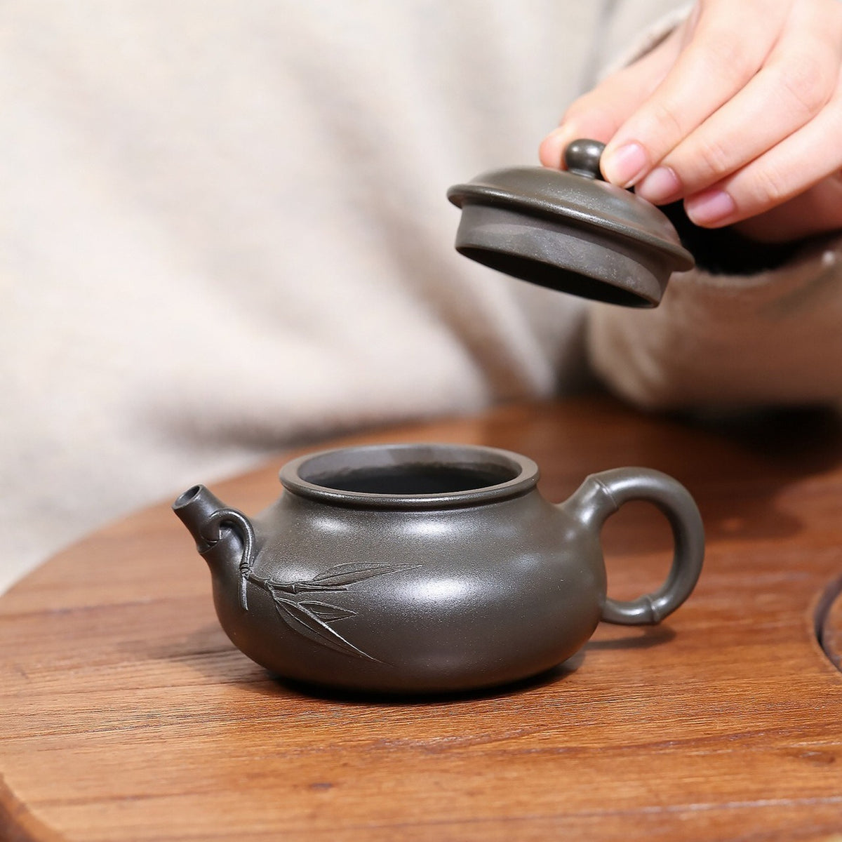 Yixing Zisha Teapot [Bamboo Leaf Rong Tian] (Reduction-fired Zhu Ni - 220ml)