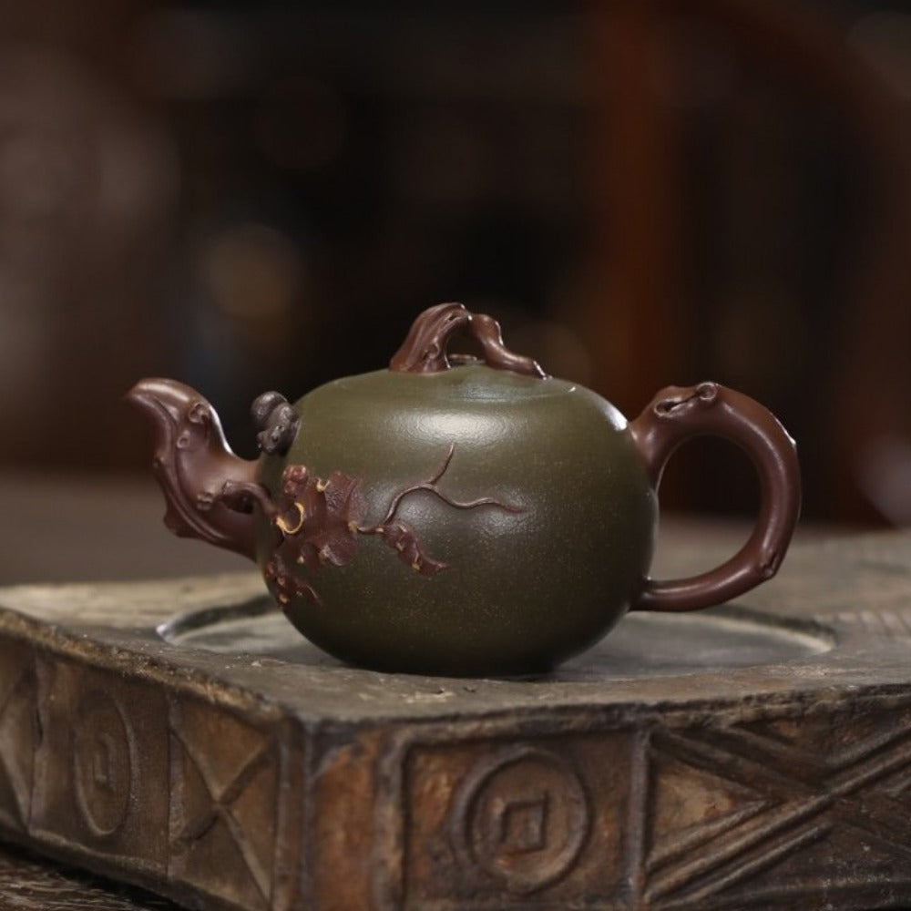 Full Handmade Yixing Zisha Teapot [Squirrel Grape Pot 松鼠葡萄壶] (Lu Ni/Hong Ni - 170ml)
