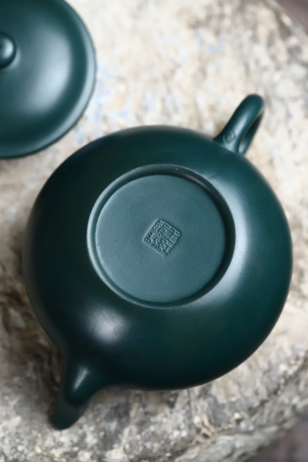 Full Handmade Yixing Zisha Teapot [Gao Pan Pot] (Minguo Lu Ni- 330ml)