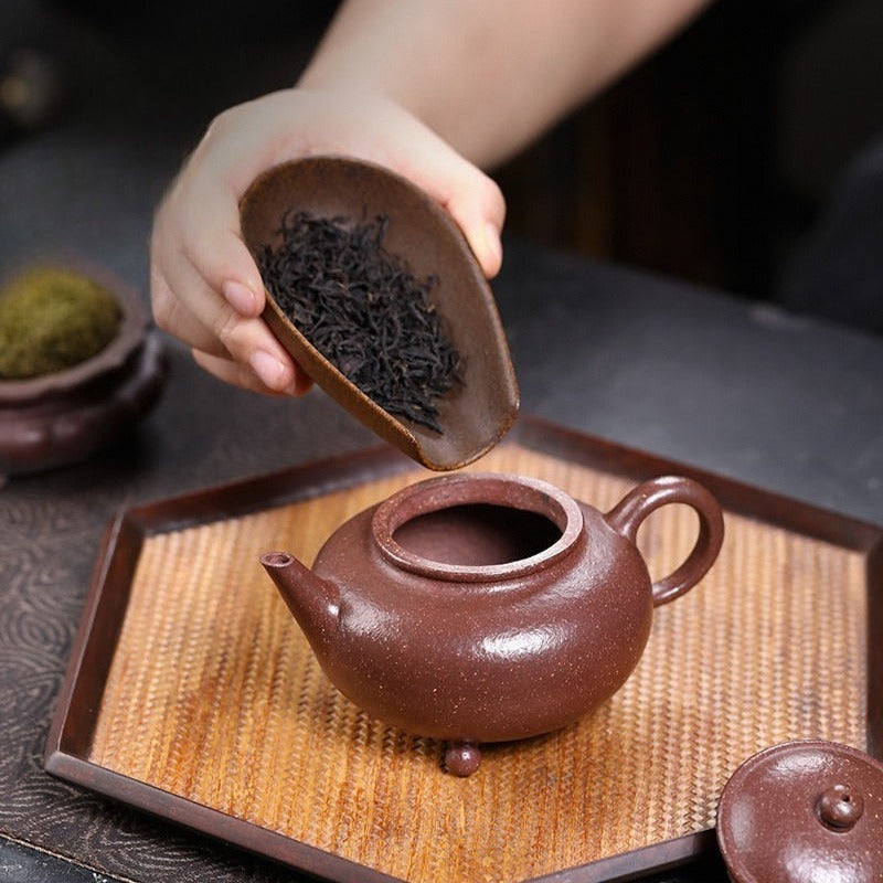 Théière Yixing Zisha entièrement faite à la main [trépied Shui Ping] (Tao Hua Ni - 210 ml)