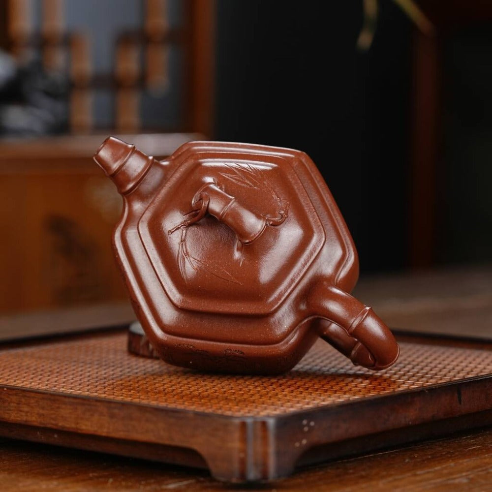 Vollhandgefertigtes Yixing Zisha Teekannen-Set [Liufang Zhu Gu Pot] (Di Cao Qing - 300ml)