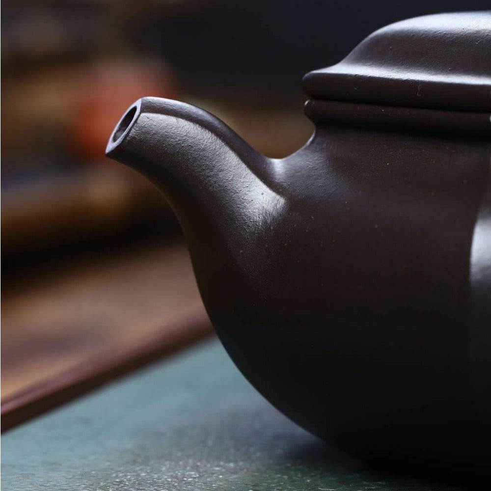 Full Handmade Yixing Zisha Teapot [Liufang Fanggu Pot] (Shi Huang - 280ml)