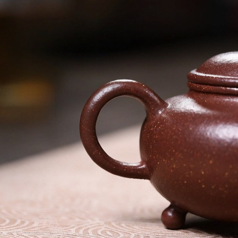Théière Yixing Zisha entièrement faite à la main [trépied Shui Ping] (Tao Hua Ni - 210 ml)