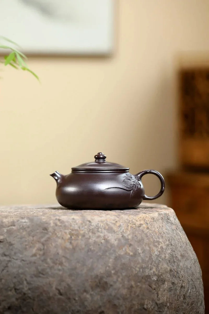 宜兴紫砂茶壶【桃叶寒江】（紫泥- 240ml）