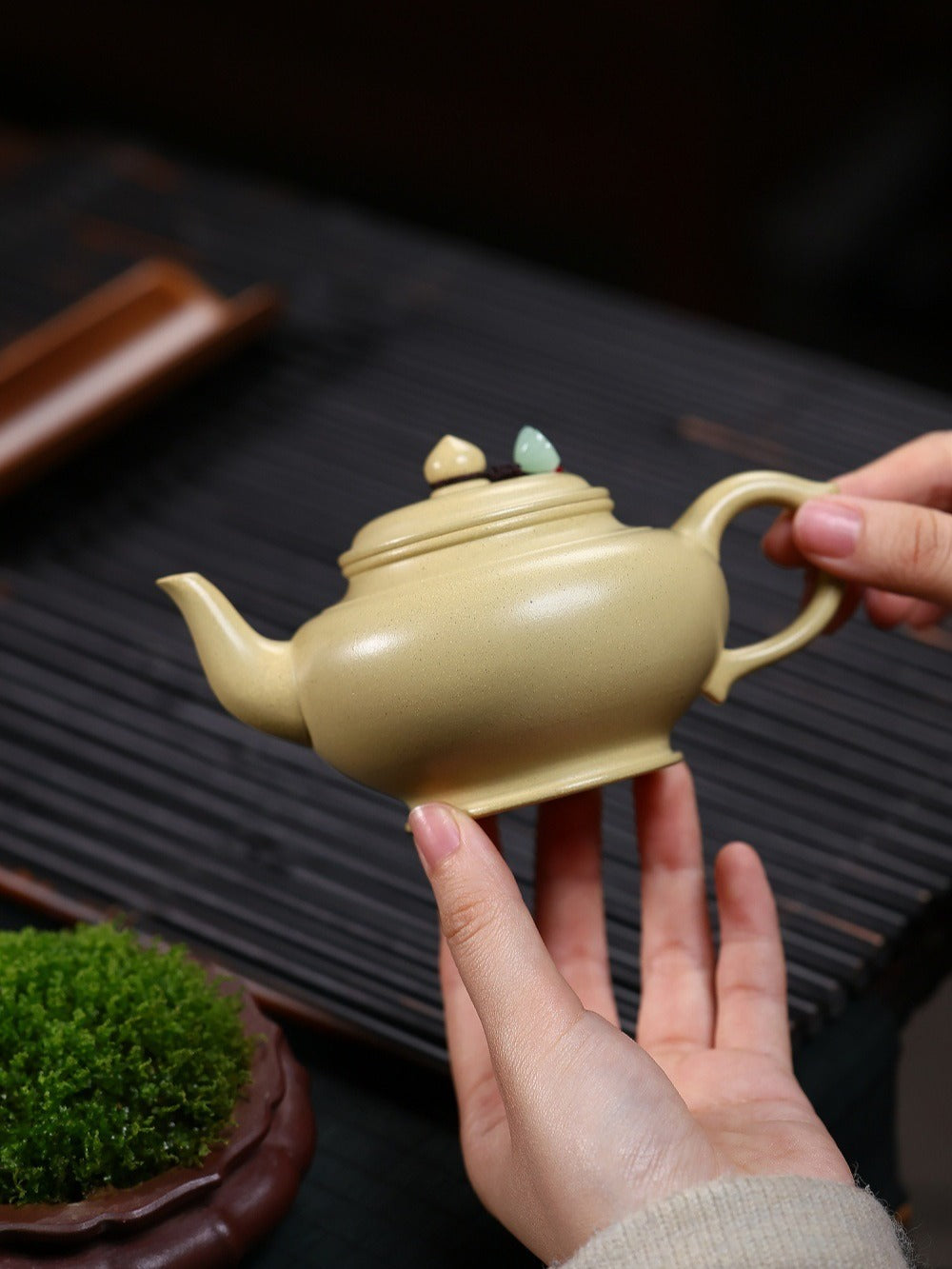 宜兴紫砂茶壶 [笑樱] (本山绿泥 - 210ml)